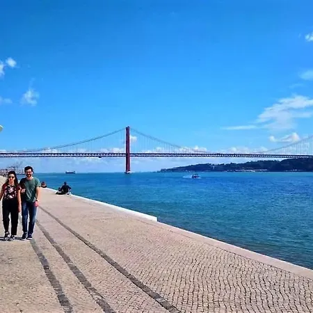 Terrace & River View Retreat *