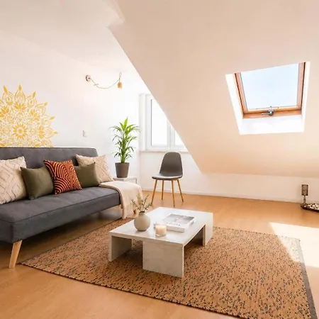 Terrace & River View Retreat Apartament
