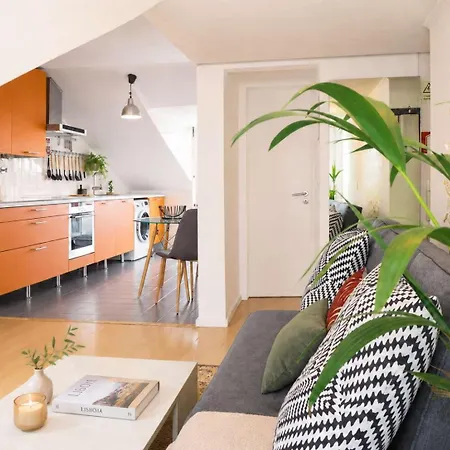 Terrace & River View Retreat Apartament *