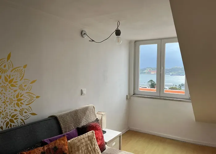 Terrace & River View Retreat Lisboa