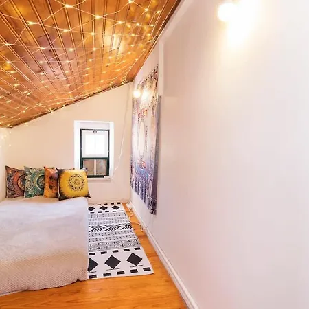 Terrace & River View Retreat Apartment Lisbon