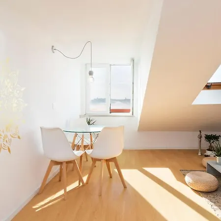 Apartment Terrace & River View Retreat