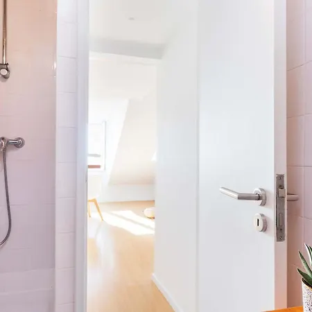 Terrace & River View Retreat *